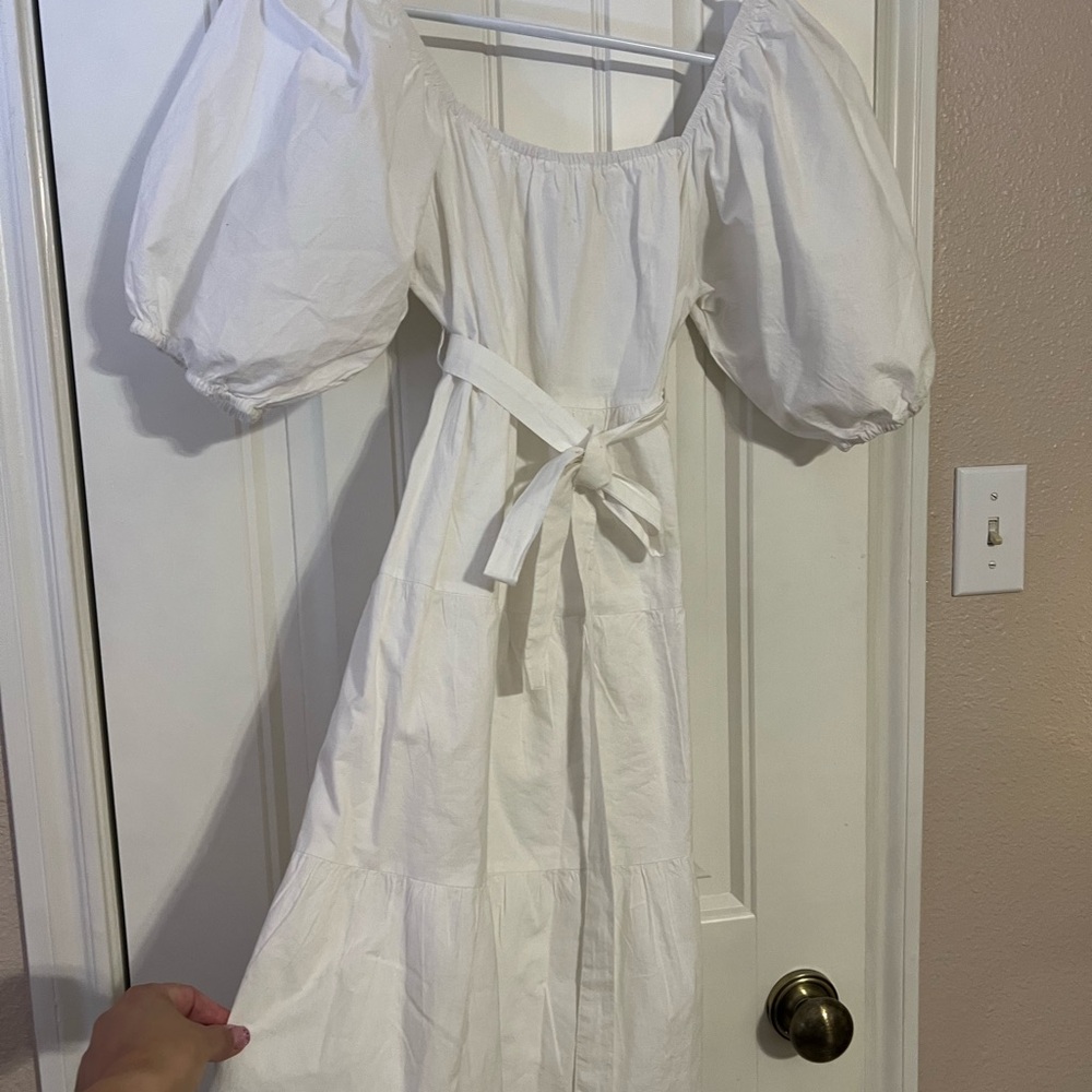 Elegant White Puff Sleeve Dress